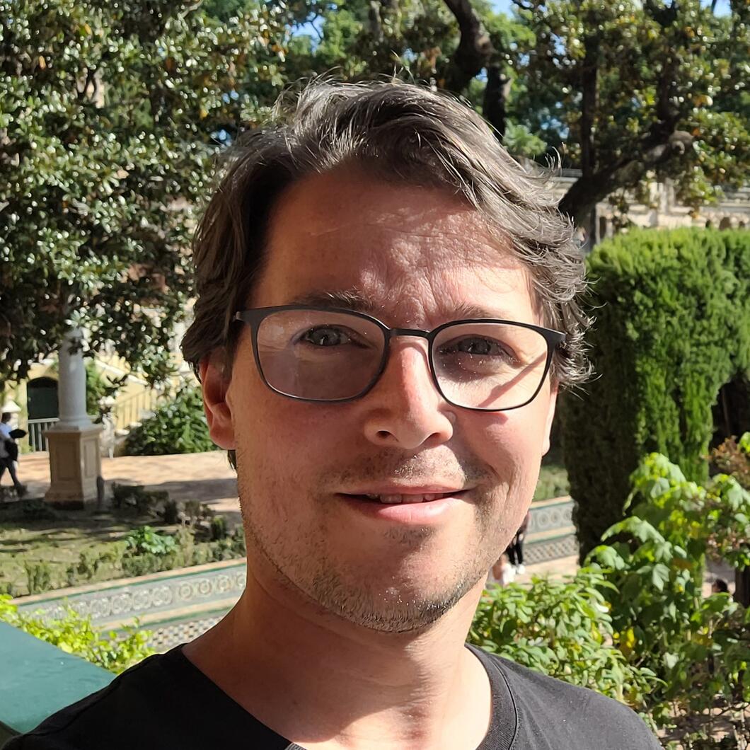 Foto van Michiel van Dam in het Alcazar Reál de Sevilla