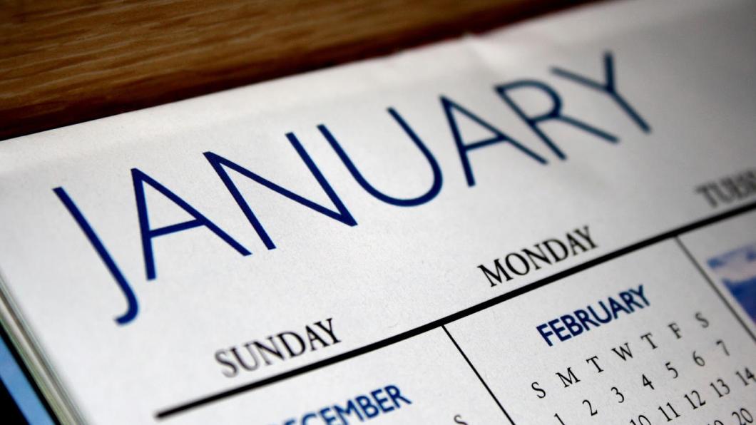 Een kalender, opengeslagen op de maand januari.