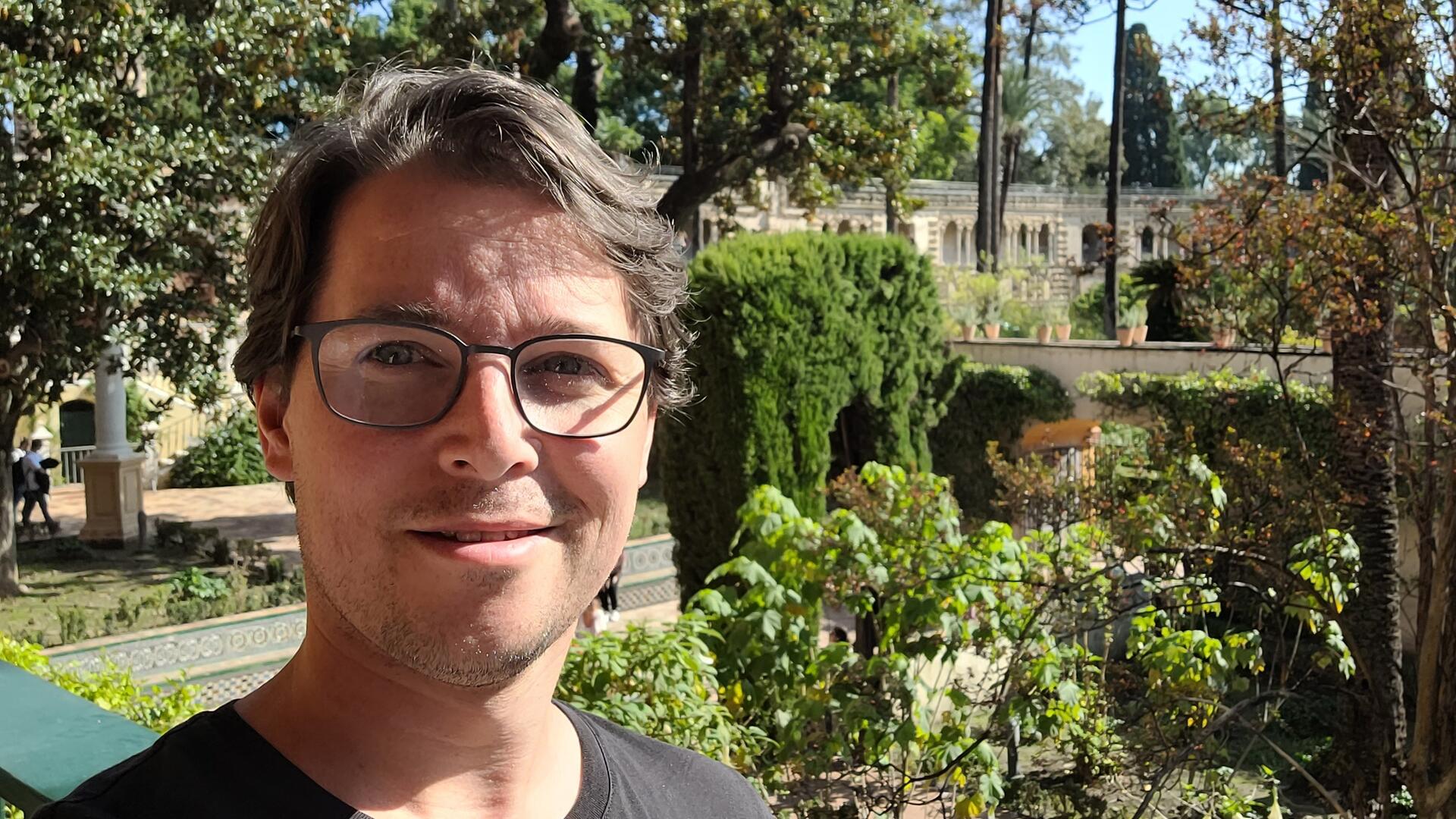 Foto van Michiel van Dam in het Alcazar Reál de Sevilla